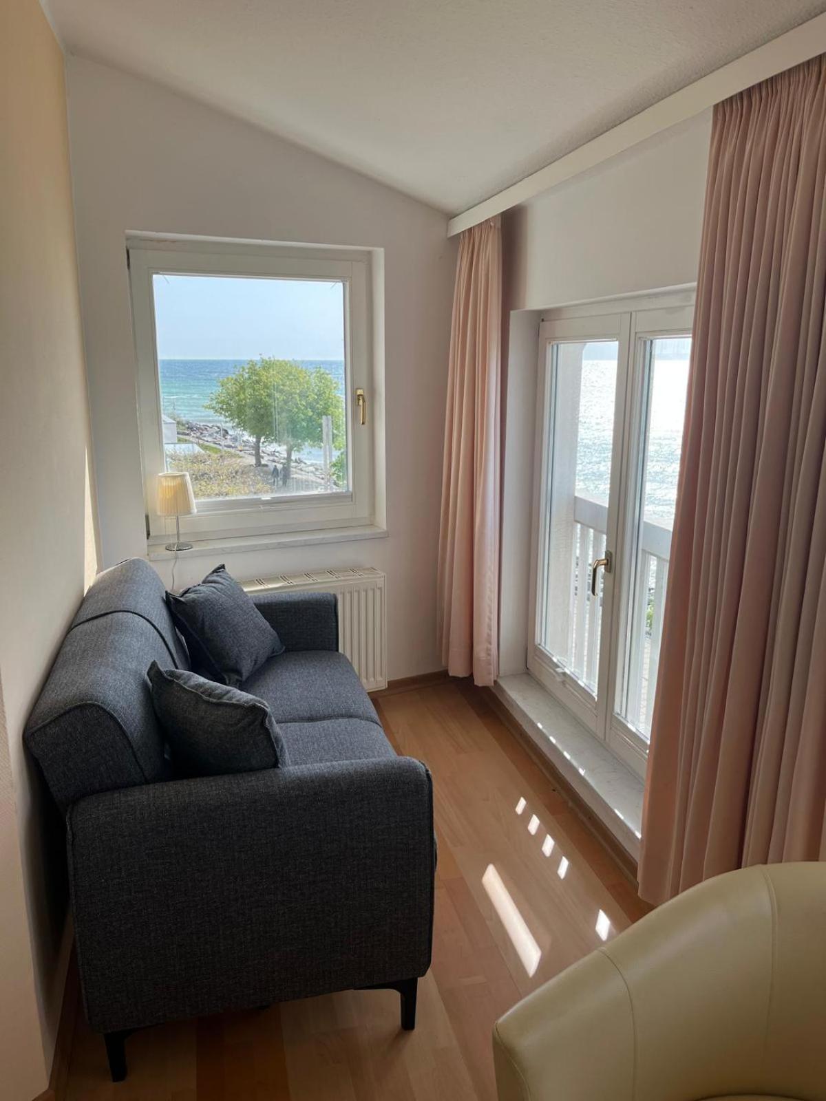 Faehrblick - Pension Direkt Am Wasser Sassnitz Exterior photo